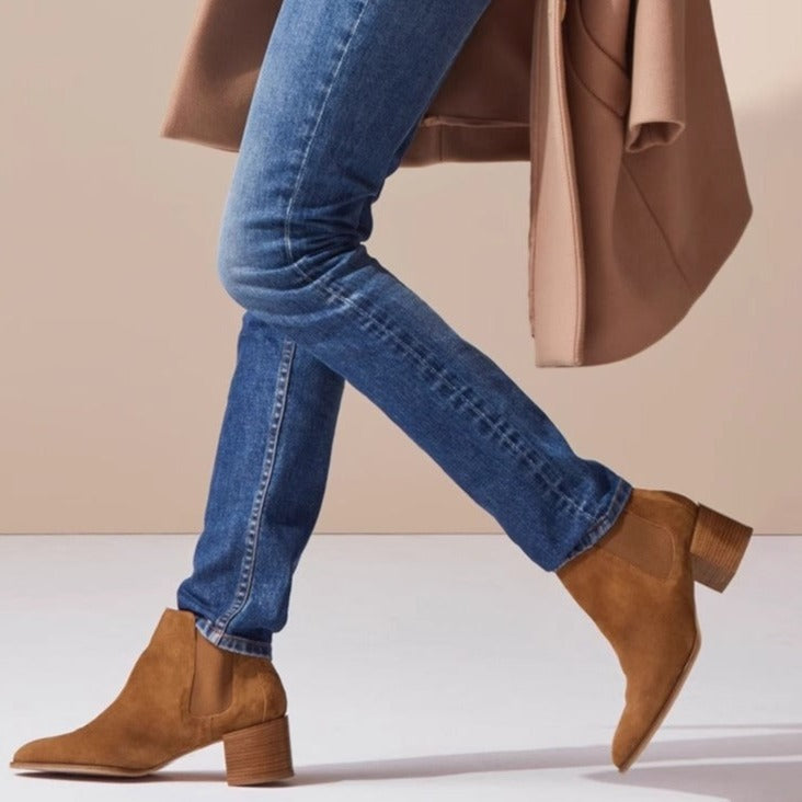 Botines Chelsea de piel de ante con tacón de bloque para mujer