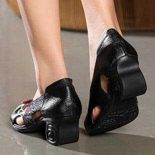 Zapatos de tacón alto con bordado hecho a mano y zapatos de cuero ahuecados
