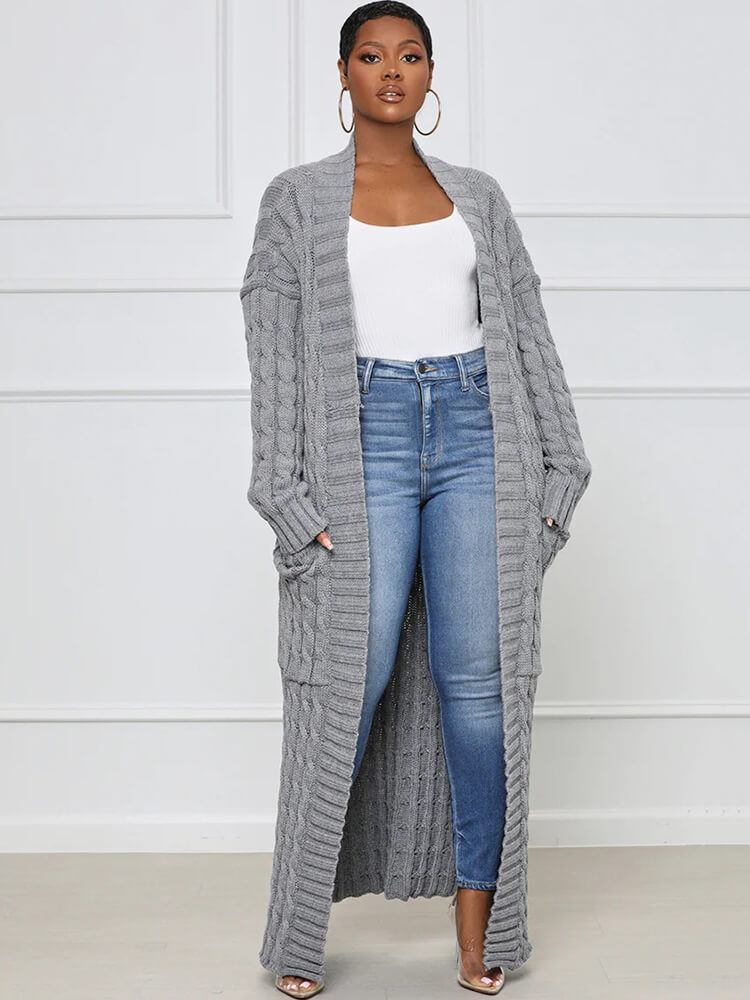 Einfarbige, figurbetonte Strickjacke mit langen Ärmeln