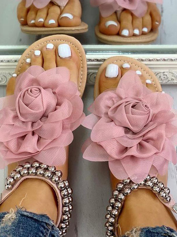 Flache Sandalen mit Blumen-String-Perlen und Knöchelriemen