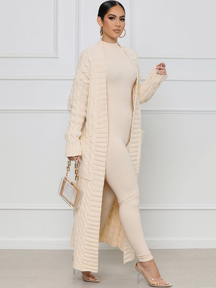 Einfarbige, figurbetonte Strickjacke mit langen Ärmeln