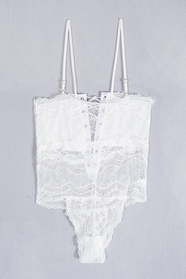 Bodysuit und Dessous aus Spitze mit Hohlsaum