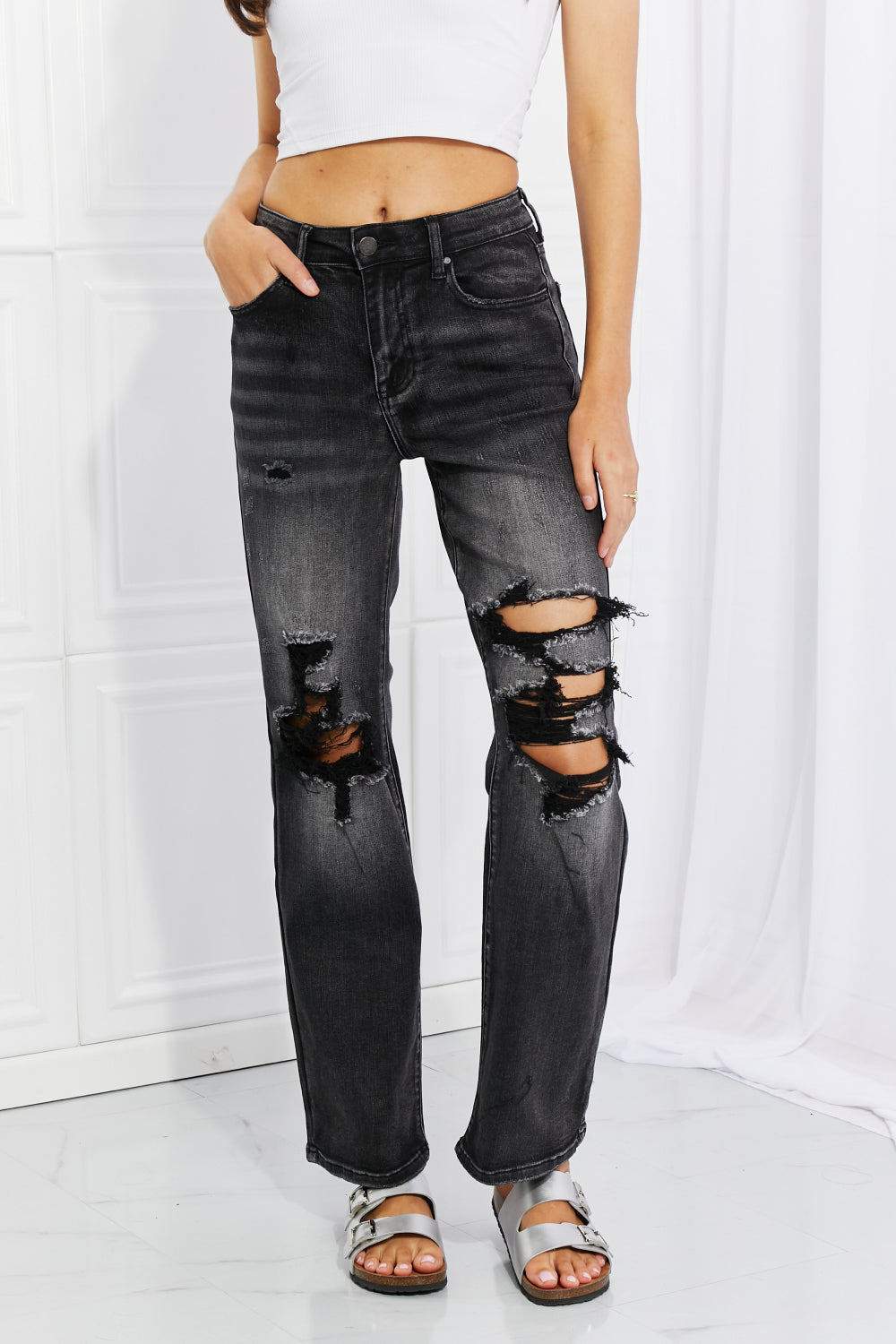 RISEN – Lois – Distressed-Jeans in lockerer Passform in voller Größe