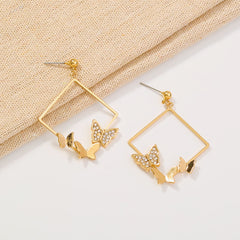 Pendientes de mariposa con tachuelas de diamantes de moda geométrica