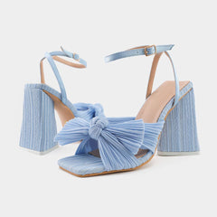 Sandalen mit Schleife und klobigem Absatz