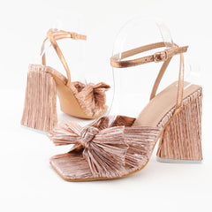 Sandalen mit Schleife und klobigem Absatz