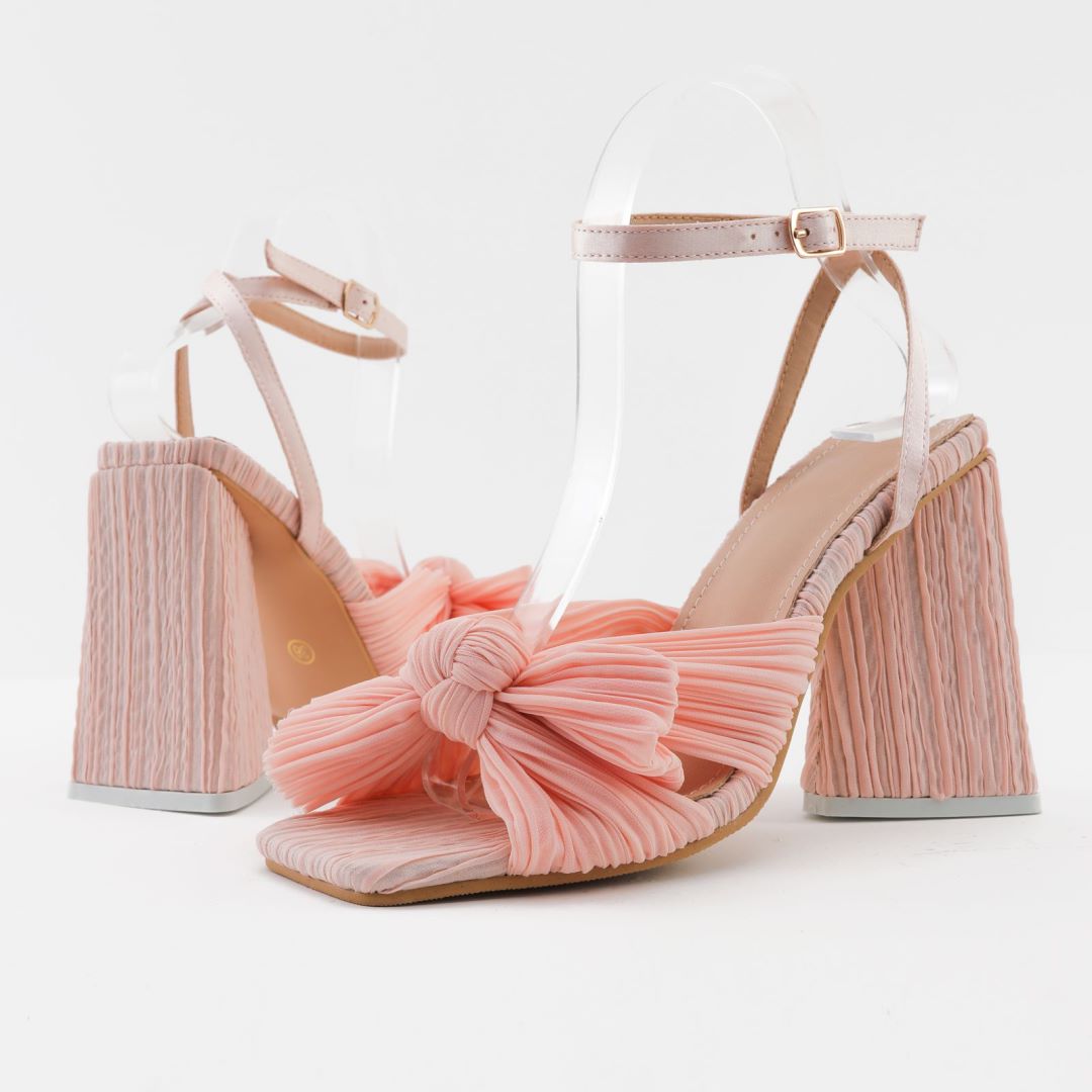 Sandalen mit Schleife und klobigem Absatz
