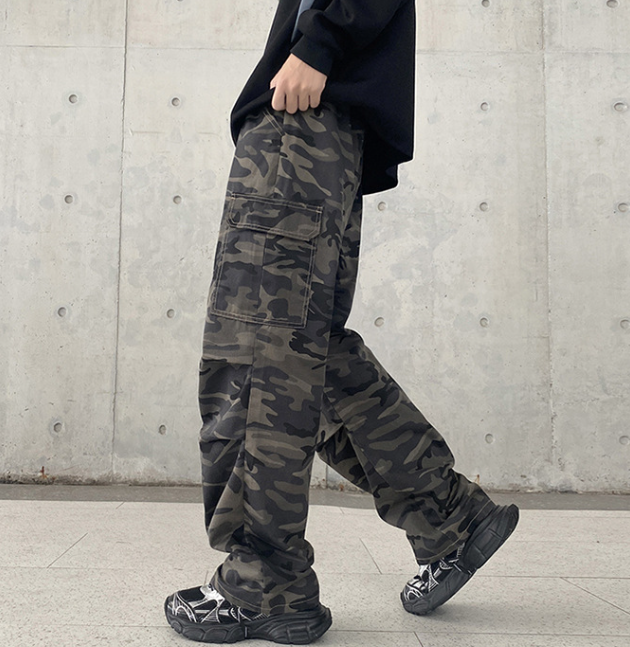 Pantalones cargo de camuflaje de corte holgado