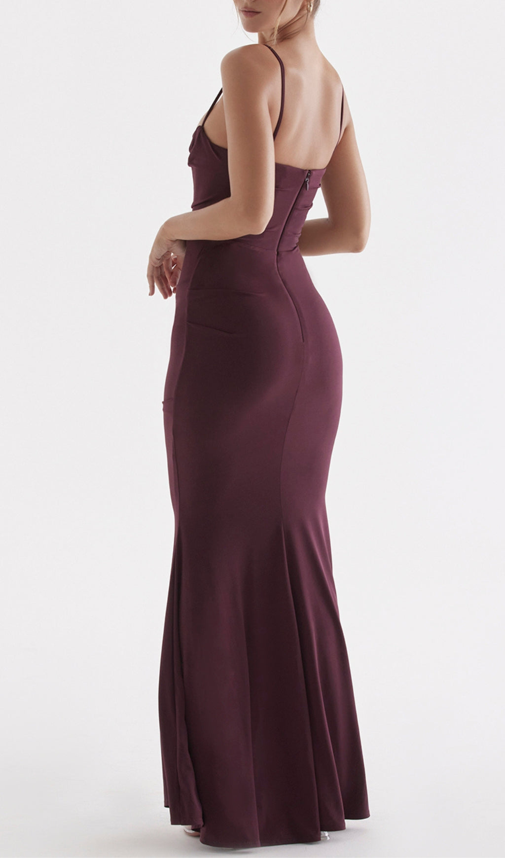 Vestido largo con corsé de cereza oscura