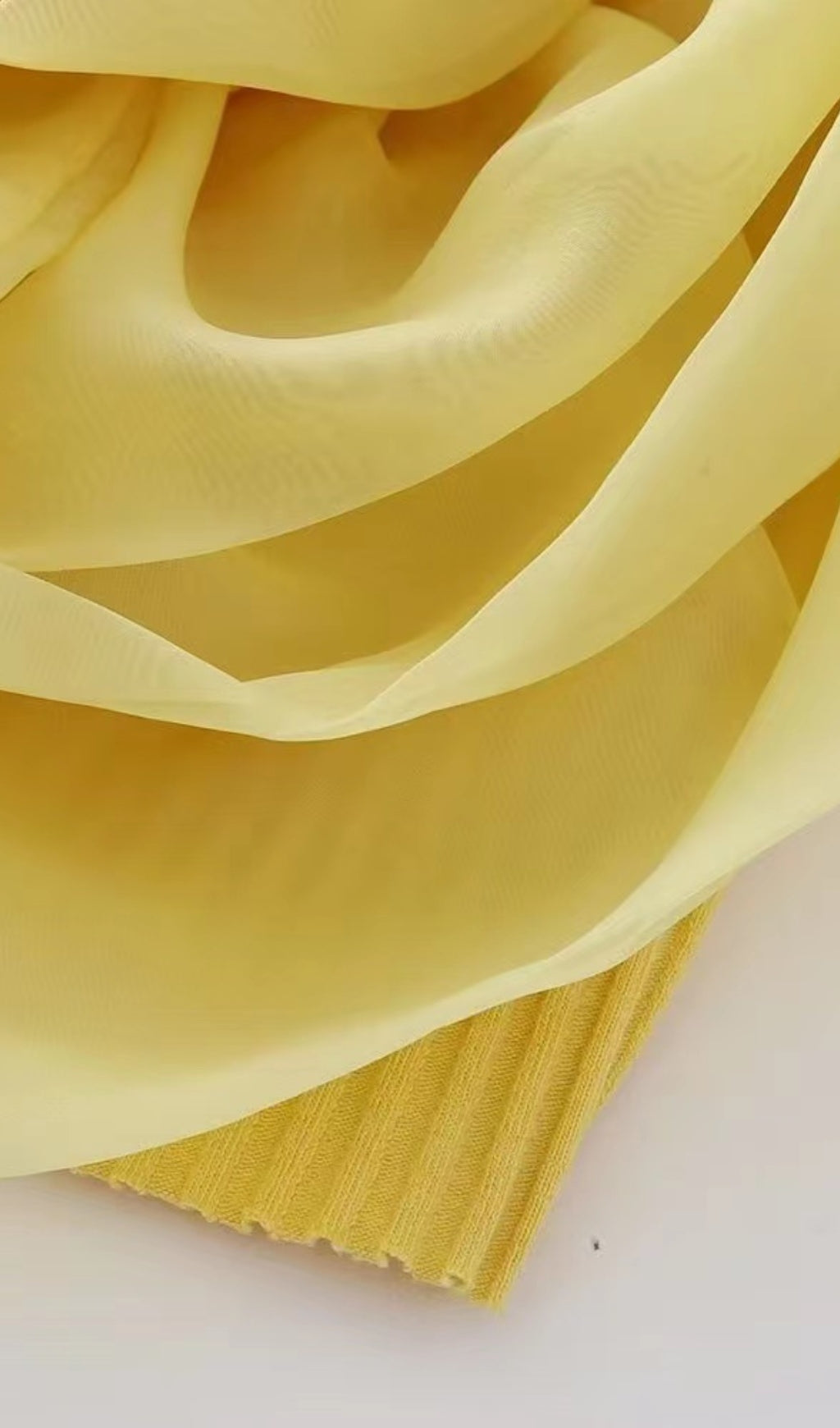 GELBES BLUMENTOP