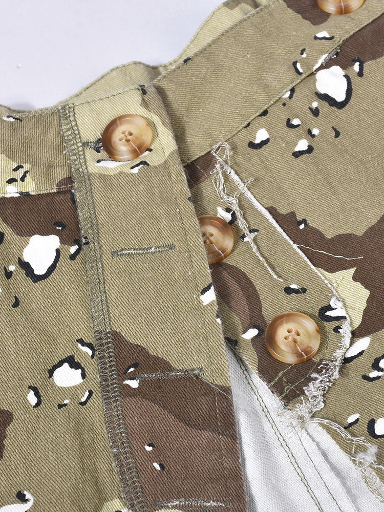 Denimrock mit Knopfleiste und hohem Schlitz in Camouflage