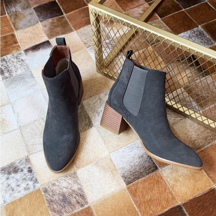 Botines Chelsea de piel de ante con tacón de bloque para mujer