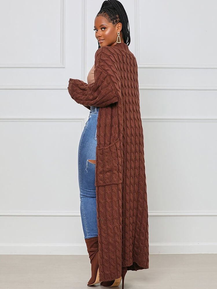 Einfarbige, figurbetonte Strickjacke mit langen Ärmeln