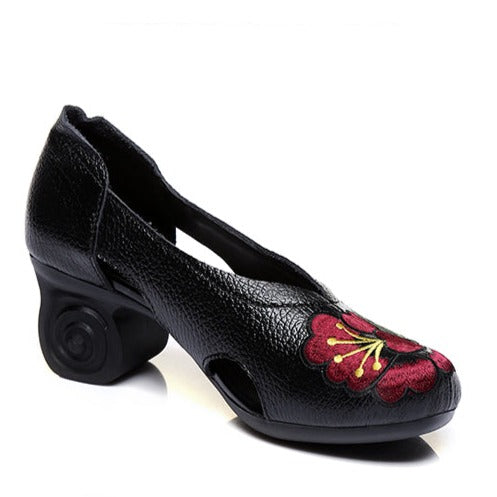 Zapatos de tacón alto con bordado hecho a mano y zapatos de cuero ahuecados