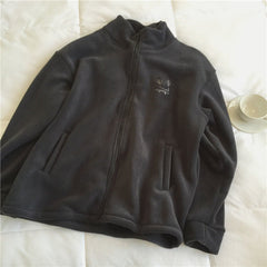 Chaqueta polar con cremallera y bordado