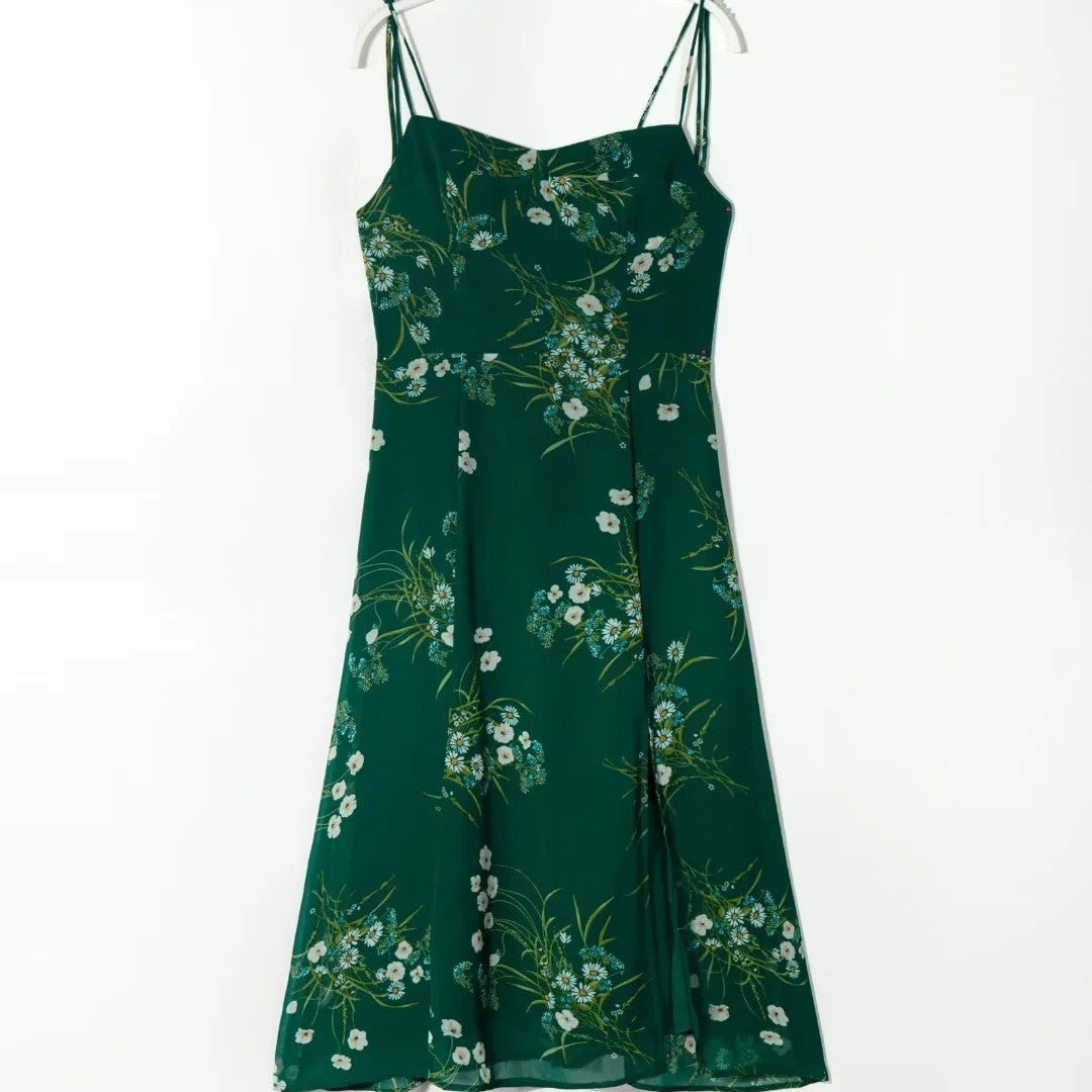 Grünes Midikleid mit Schnürung und Schlitz