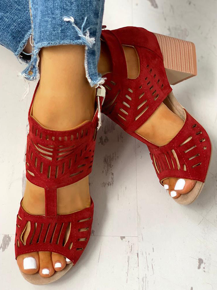 Sandalen mit ausgehöhltem Blockabsatz