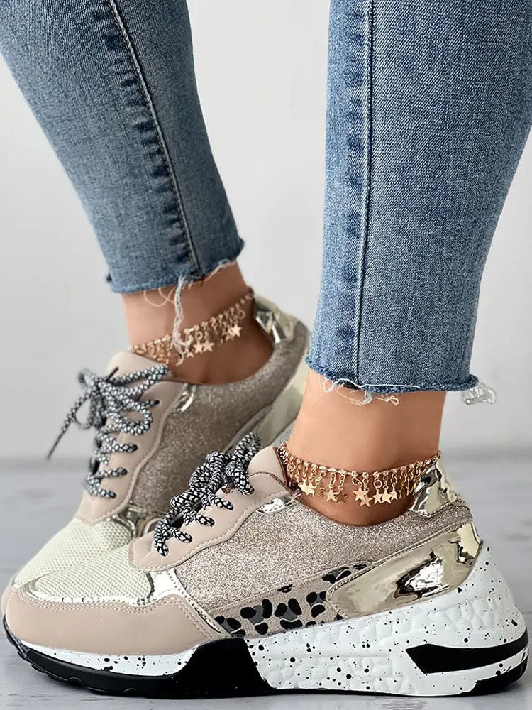 Lässige Sneakers mit Glitzer-Leopardenmuster