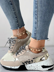 Lässige Sneakers mit Glitzer-Leopardenmuster