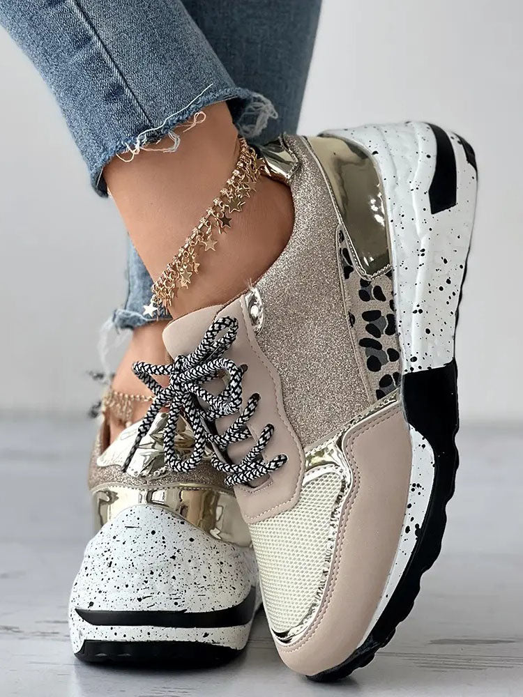 Lässige Sneakers mit Glitzer-Leopardenmuster