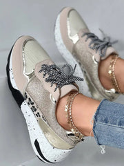 Lässige Sneakers mit Glitzer-Leopardenmuster