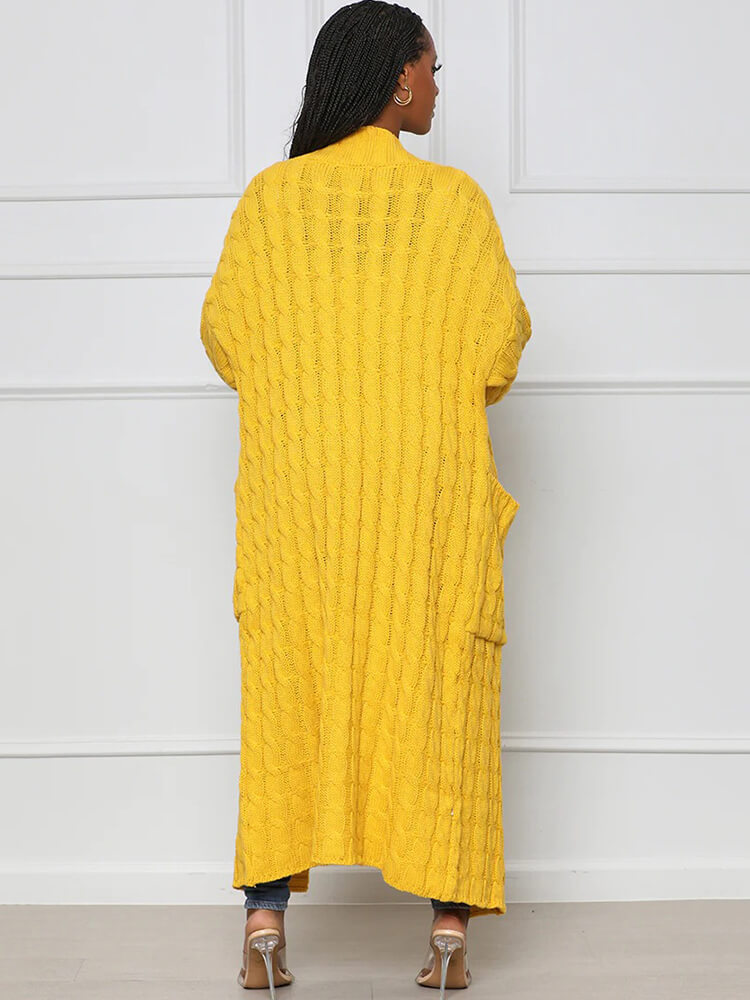 Einfarbige, figurbetonte Strickjacke mit langen Ärmeln