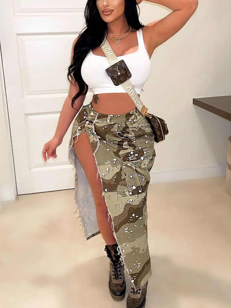 Denimrock mit Knopfleiste und hohem Schlitz in Camouflage
