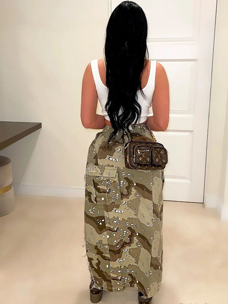 Denimrock mit Knopfleiste und hohem Schlitz in Camouflage