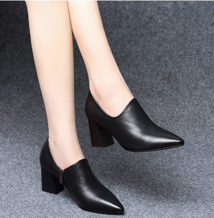 Zapatos de tacón alto con punta puntiaguda