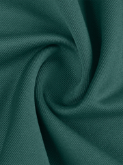 Figurbetontes Kleid mit hohem Schlitz