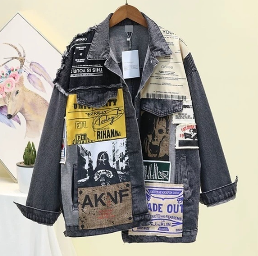 Mittellange Jeansjacke mit Stoffnähten