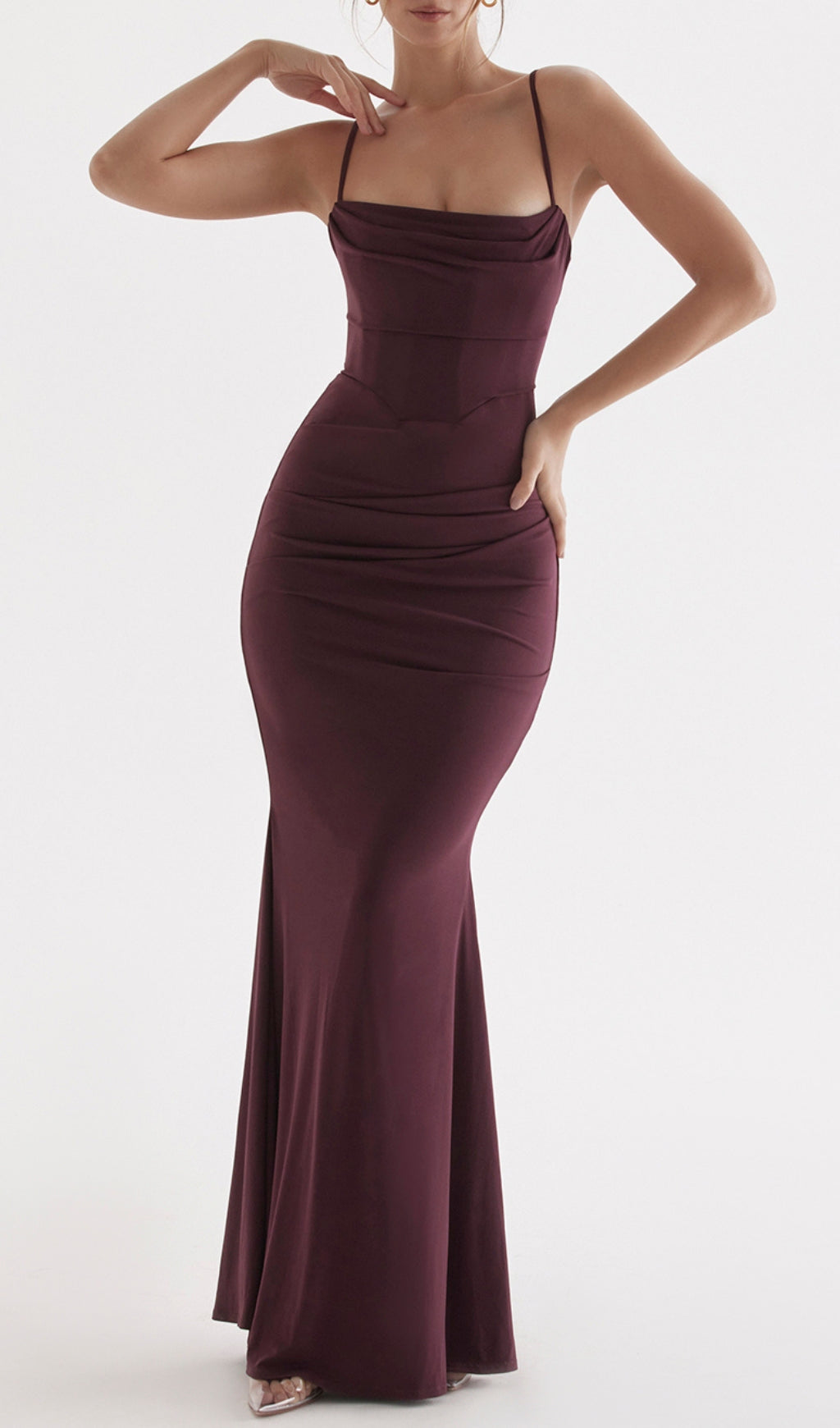 Vestido largo con corsé de cereza oscura