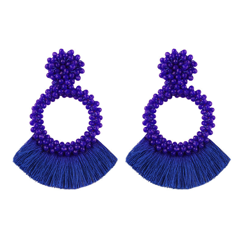 Pendientes bohemios con borlas geométricas y cuentas 