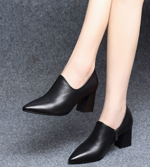 Zapatos de tacón alto con punta puntiaguda