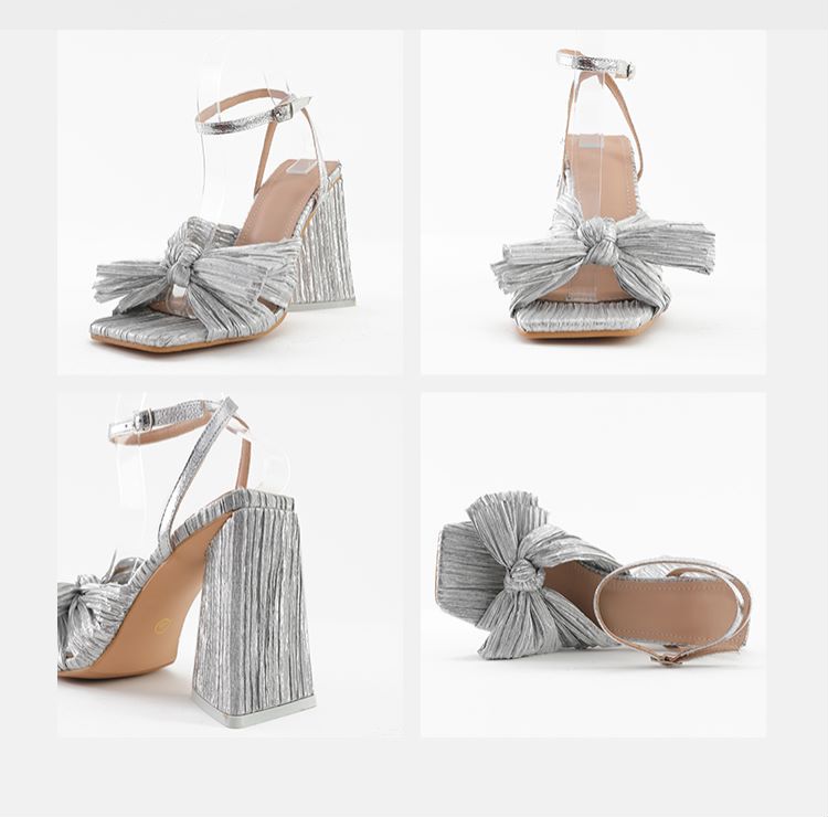 Sandalen mit Schleife und klobigem Absatz