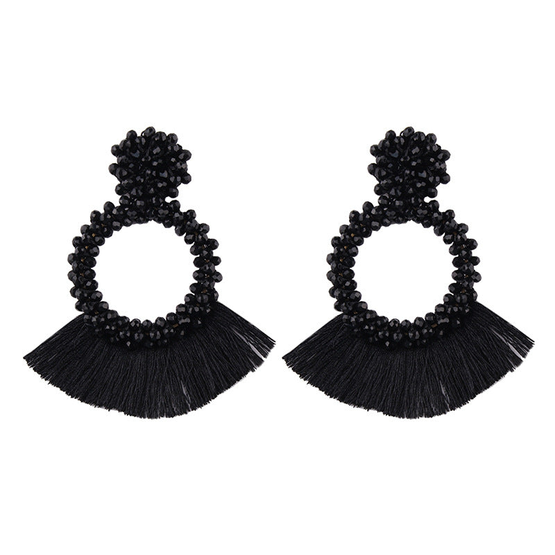 Pendientes bohemios con borlas geométricas y cuentas 