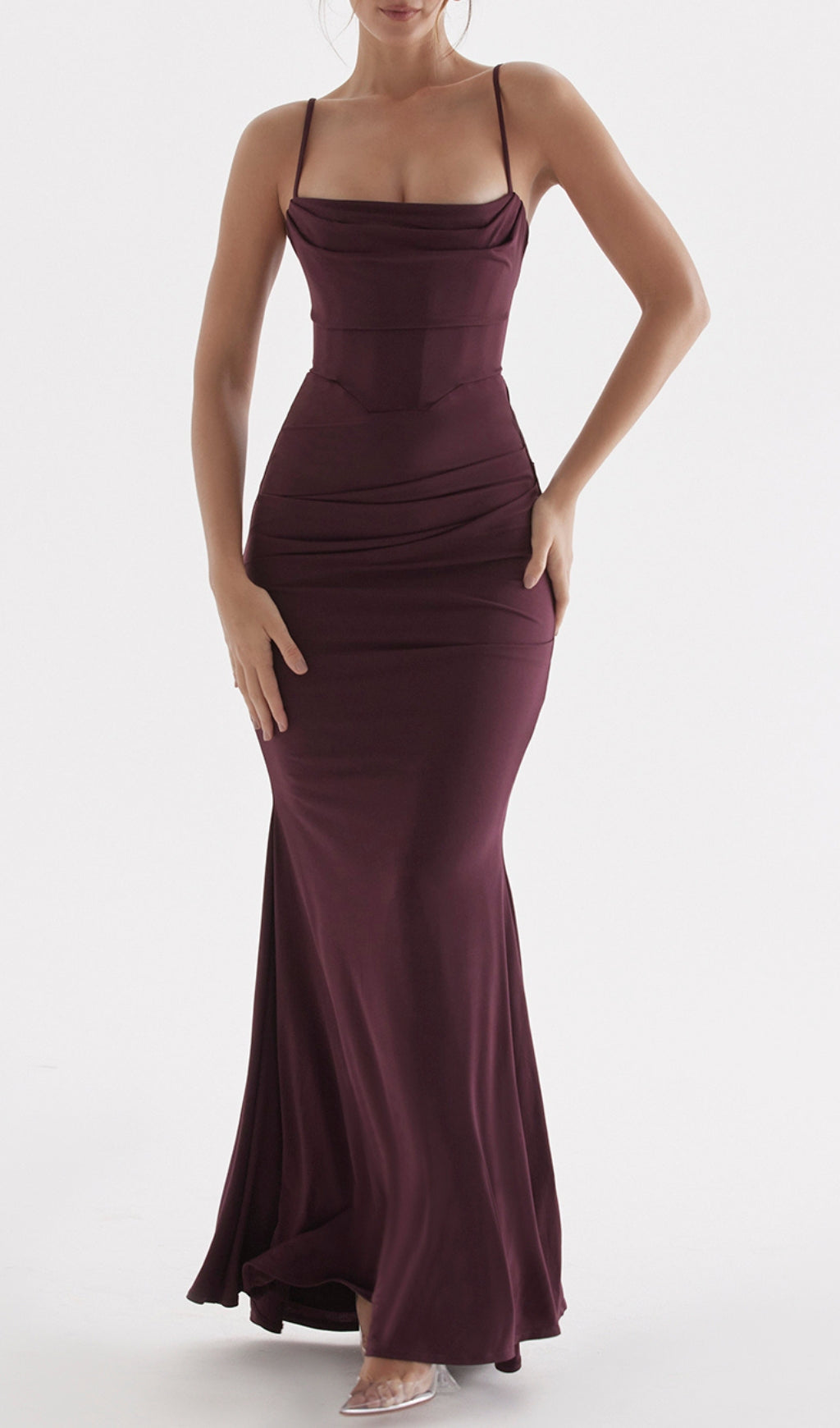 Vestido largo con corsé de cereza oscura