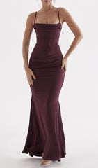 Vestido largo con corsé de cereza oscura
