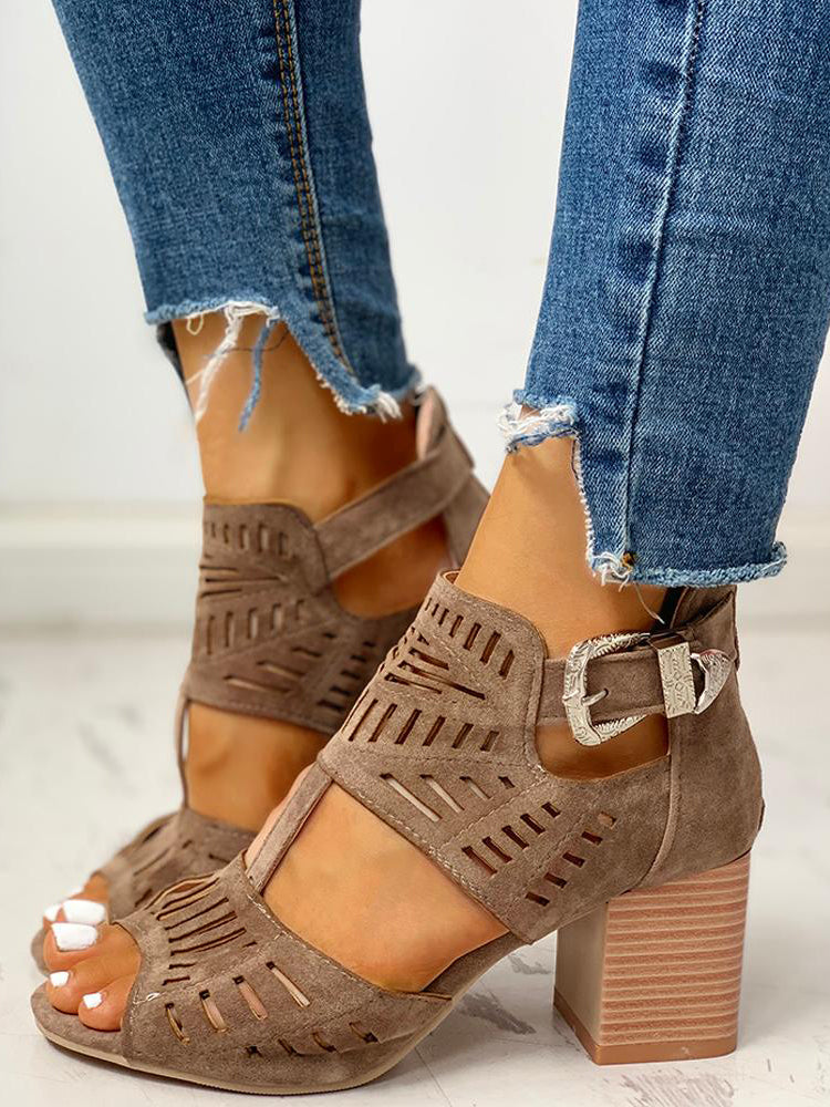 Sandalen mit ausgehöhltem Blockabsatz