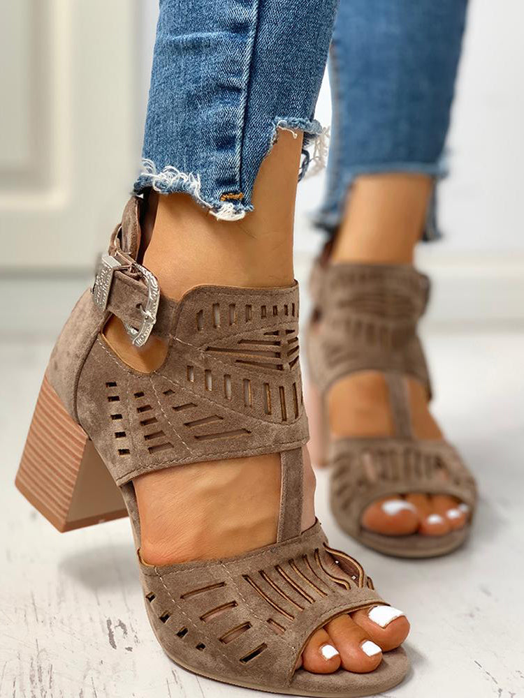 Sandalen mit ausgehöhltem Blockabsatz