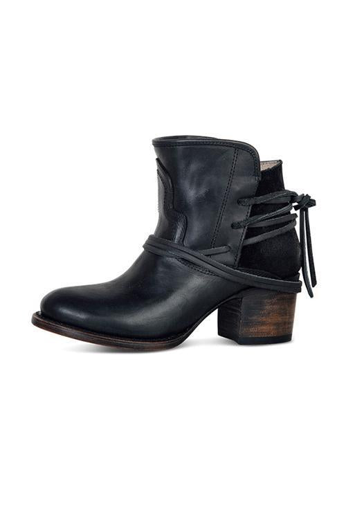 Stiefeletten mit Schnürung und klobigen Absätzen