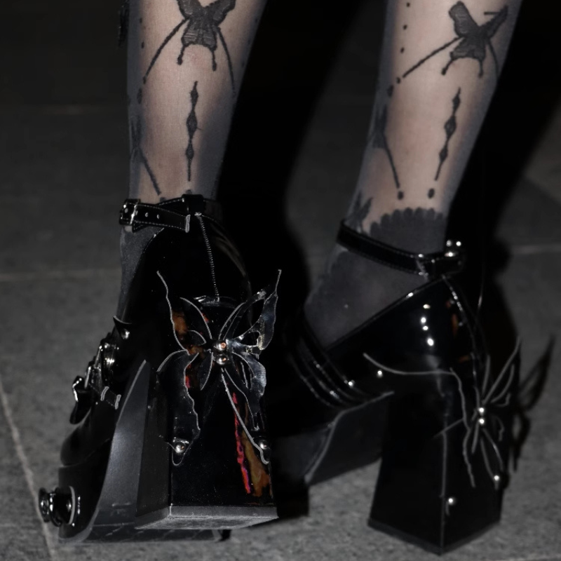 Latform Heels
