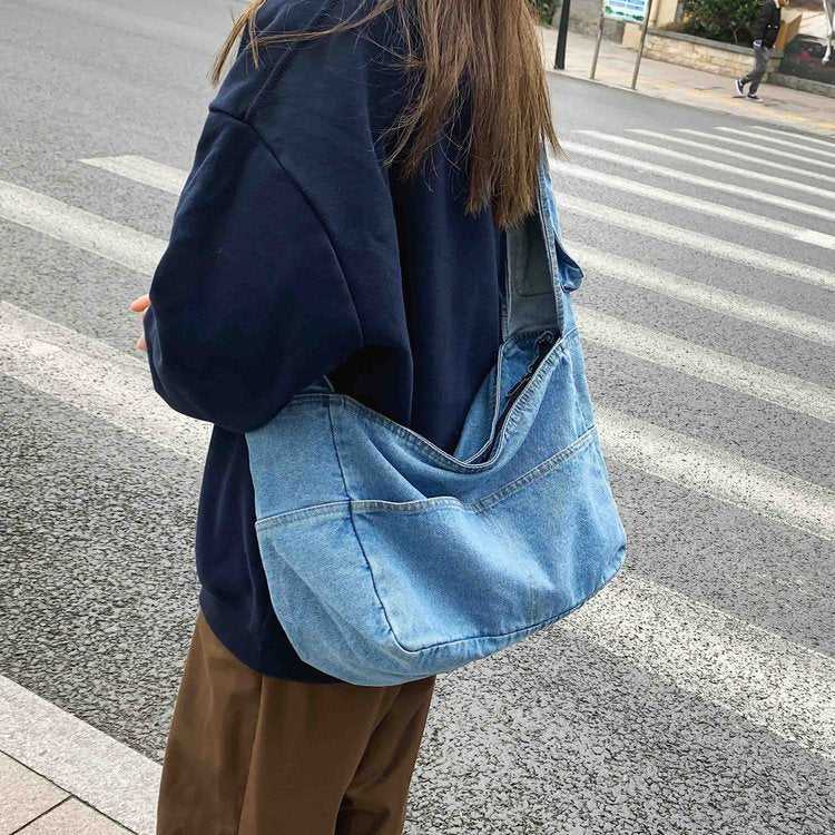 Bolso bandolera grande de mezclilla lavada