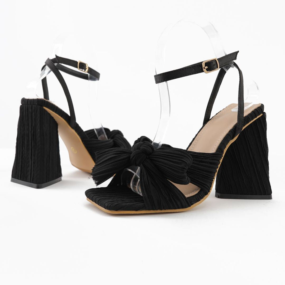 Sandalen mit Schleife und klobigem Absatz