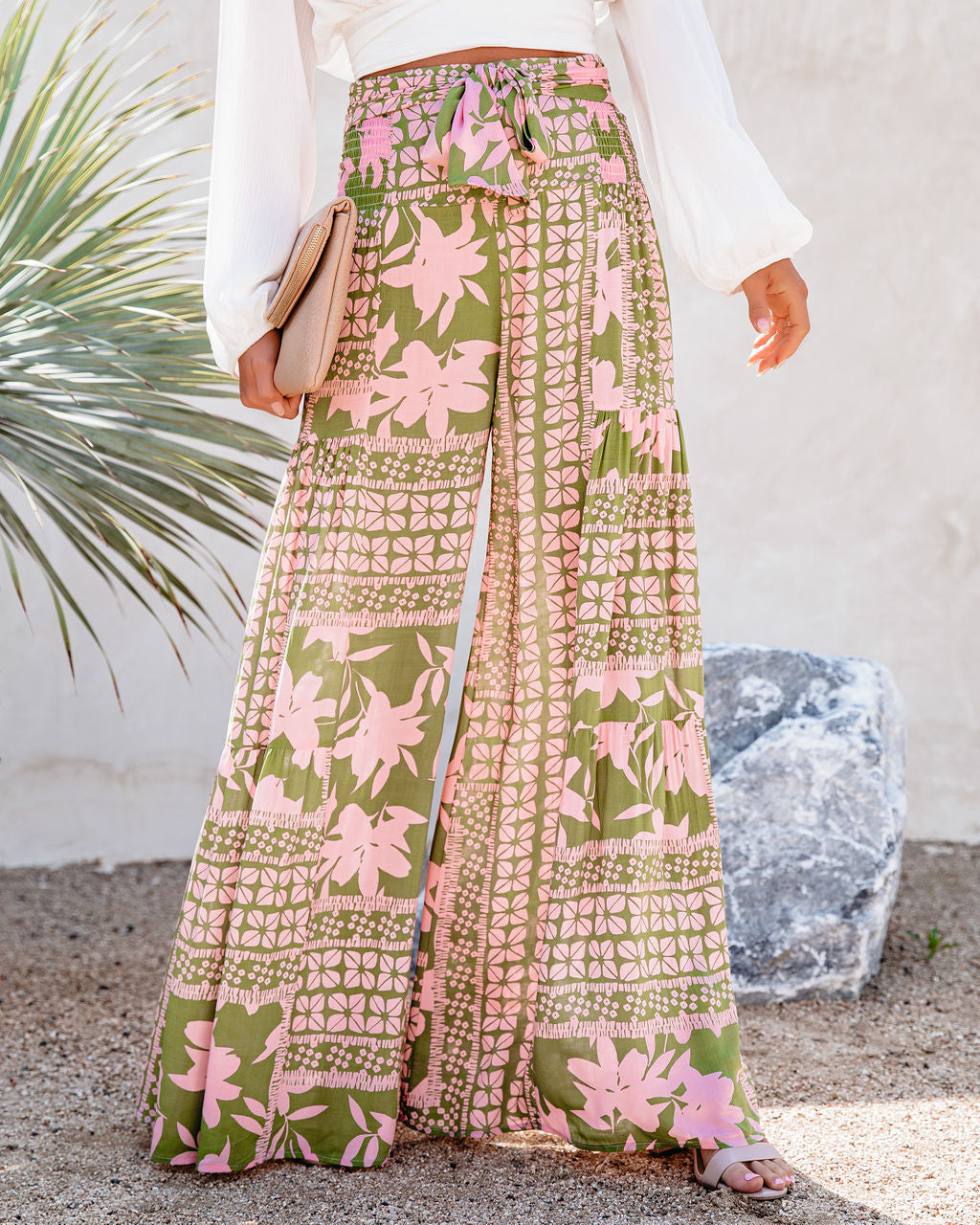 A World To See Hose mit weitem Bein und Blumenmuster zum Binden vorn