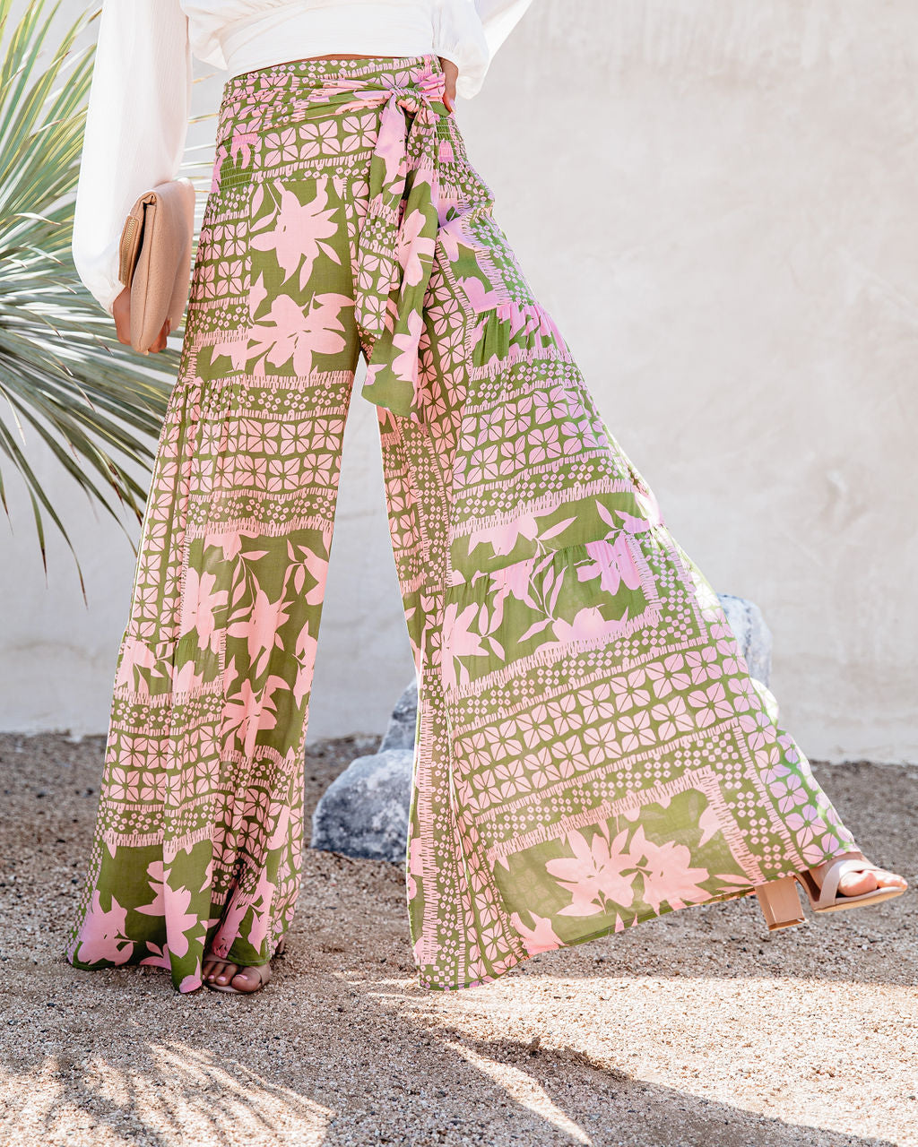 A World To See Hose mit weitem Bein und Blumenmuster zum Binden vorn
