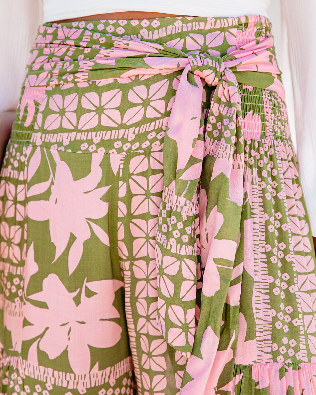 A World To See Hose mit weitem Bein und Blumenmuster zum Binden vorn
