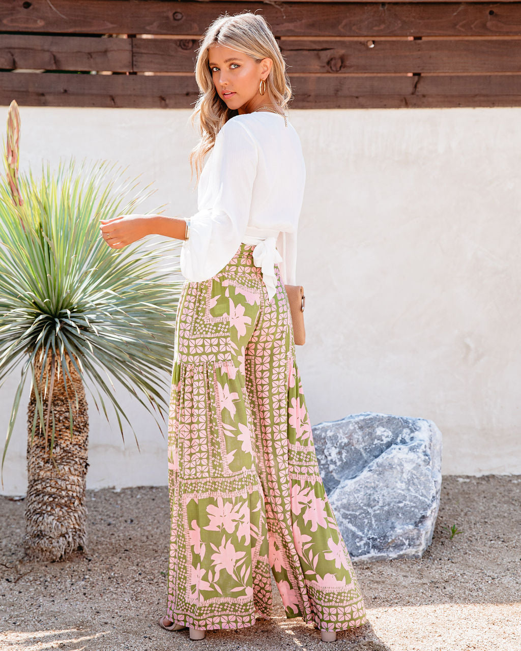 A World To See Hose mit weitem Bein und Blumenmuster zum Binden vorn