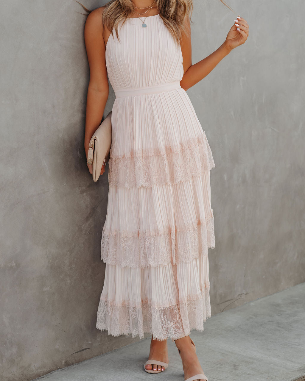 Affection – Plissiertes Maxikleid aus gestufter Spitze – Blush