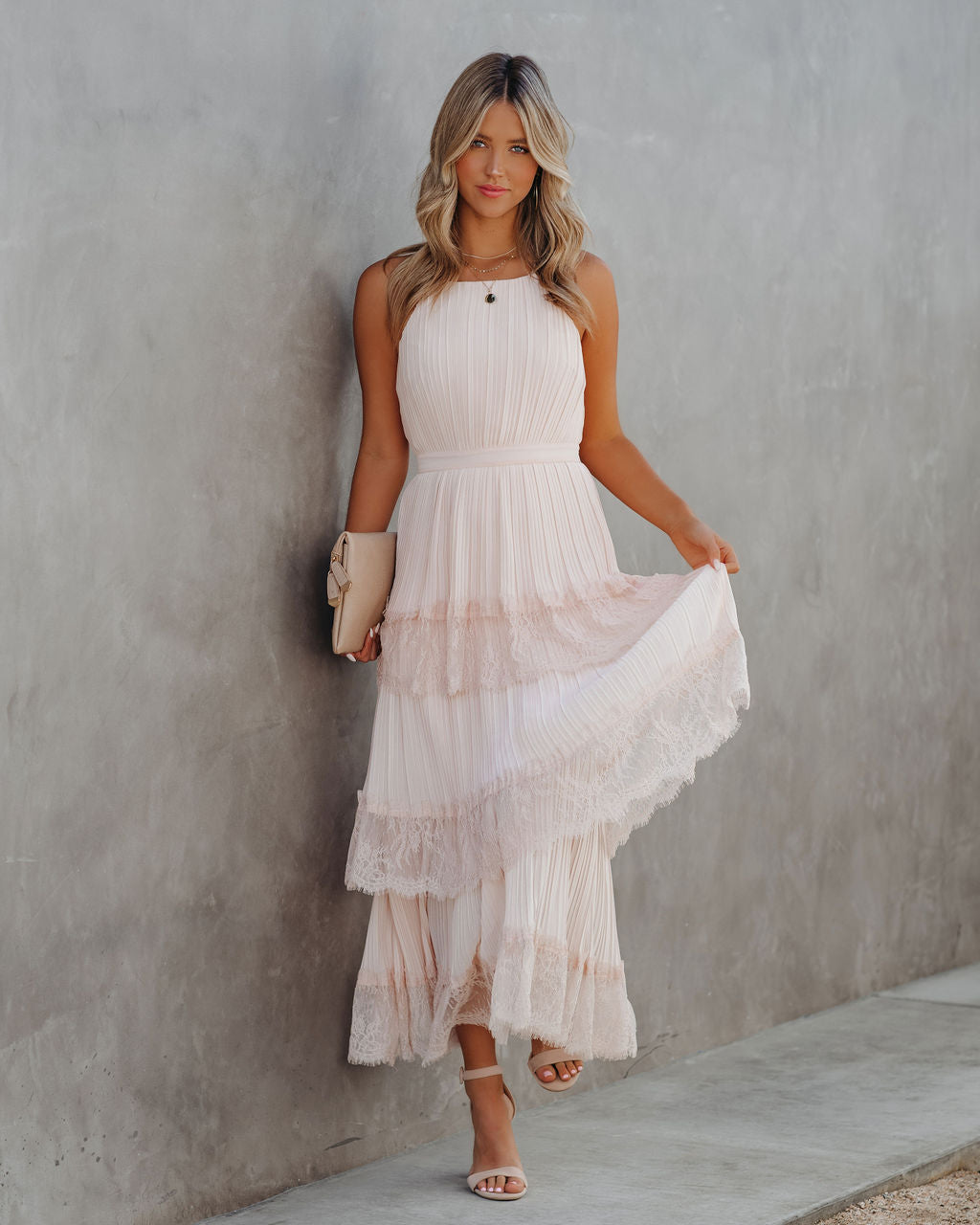 Affection – Plissiertes Maxikleid aus gestufter Spitze – Blush